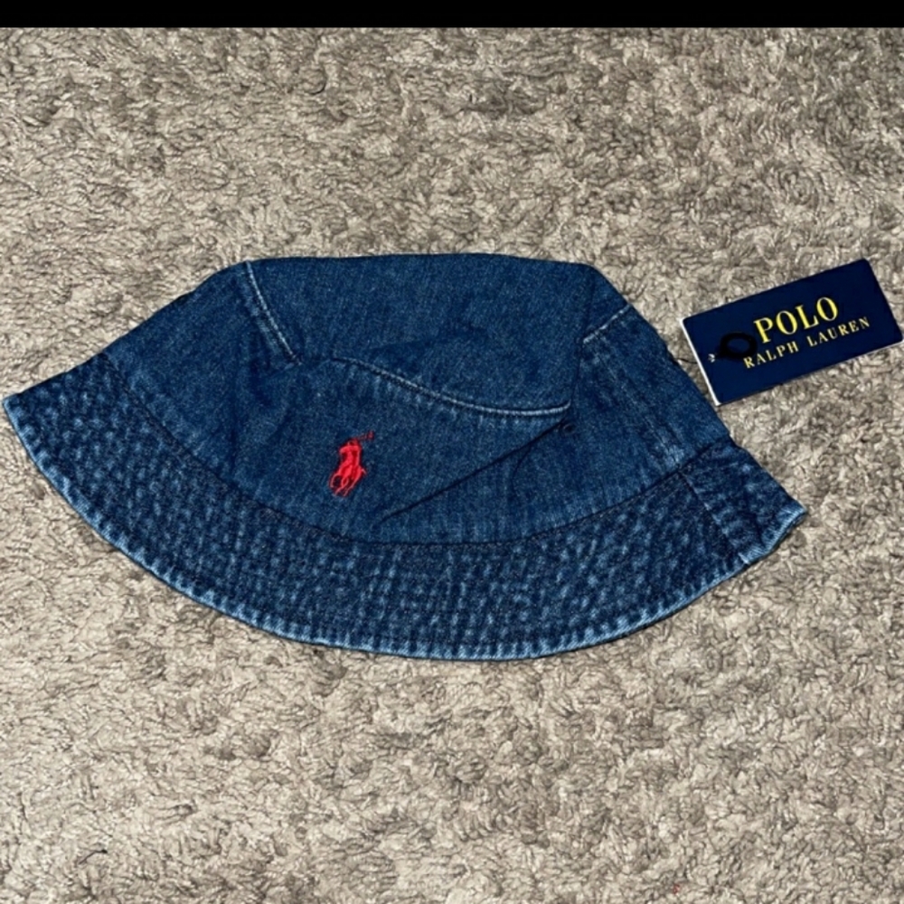 New with tag bucket hat one size